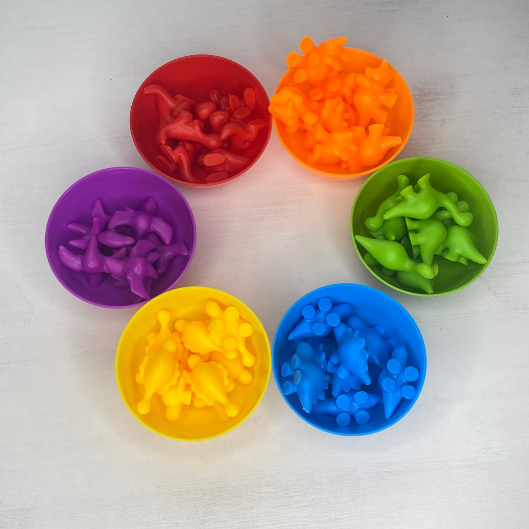 Color sorting activity with dinosaurs counters for your 4 year old!